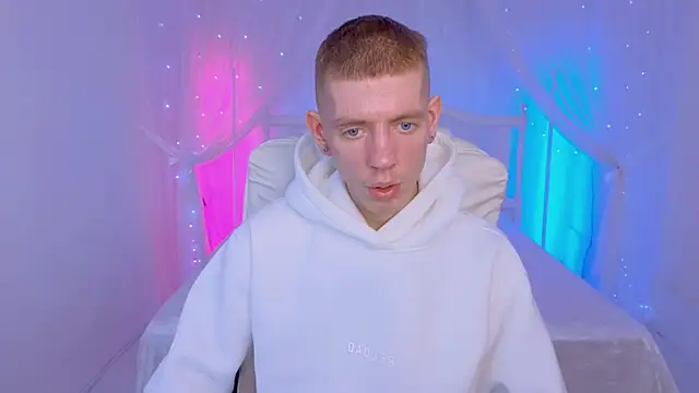 Snapshot of Cristian__Dior chatting on 11/29/25, 01:44 Cristian Dior online show from 11/29/25, 01:44