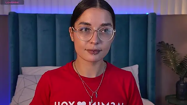 Snapshot of EricaKors chatting on 02/04/26, 08:42 EricaKors online show from 02/04/26, 08:42