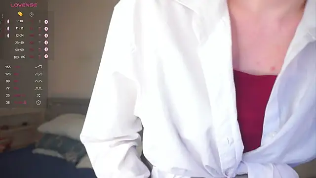 Snapshot of MegganKinson chatting on 11/17/25, 05:11 MegganKinson online show from 11/17/25, 05:11