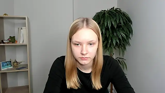 ElissaGlod online show from 10/25/25, 07:07