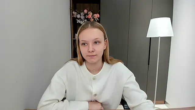 Snapshot of ElissaGlod chatting on 10/23/25, 06:45 ElissaGlod online show from 10/23/25, 06:45