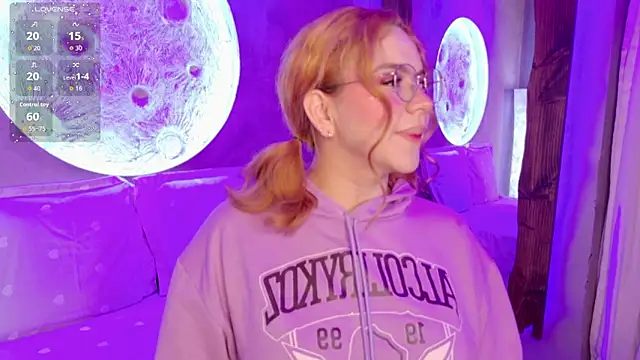 Snapshot of sussiestrawberry chatting on 11/15/25, 05:11 sussiestrawberry online show from 11/15/25, 05:11