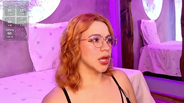 Snapshot of sussiestrawberry chatting on 11/11/25, 10:21 sussiestrawberry online show from 11/11/25, 10:21