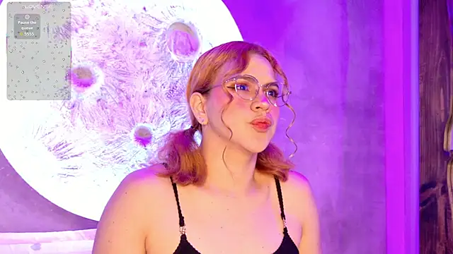 Snapshot of sussiestrawberry chatting on 11/10/25, 10:09 sussiestrawberry online show from 11/10/25, 10:09