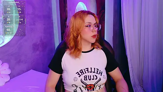 Snapshot of sussiestrawberry chatting on 11/22/25, 05:17 sussiestrawberry online show from 11/22/25, 05:17