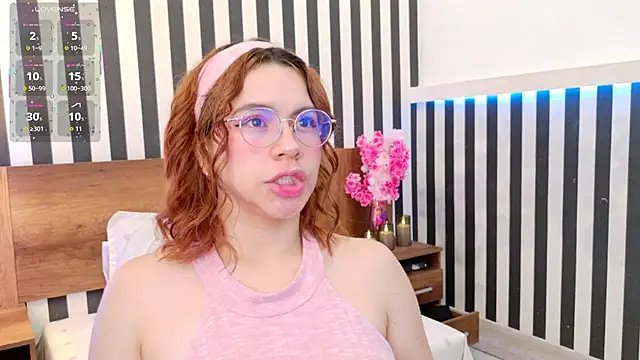 Snapshot of sussiestrawberry chatting on 10/27/25, 10:16 sussiestrawberry online show from 10/27/25, 10:16