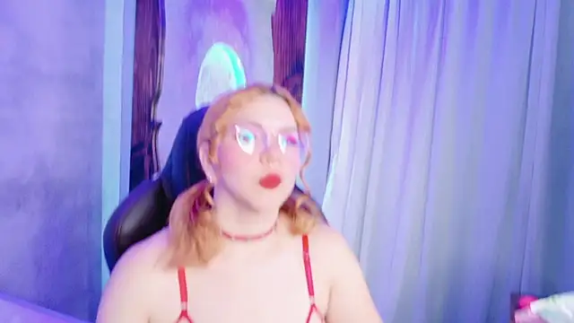 Snapshot of sussiestrawberry chatting on 11/27/25, 10:16 sussiestrawberry online show from 11/27/25, 10:16