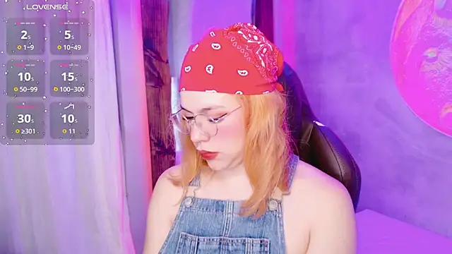 Snapshot of sussiestrawberry chatting on 11/28/25, 10:15 sussiestrawberry online show from 11/28/25, 10:15