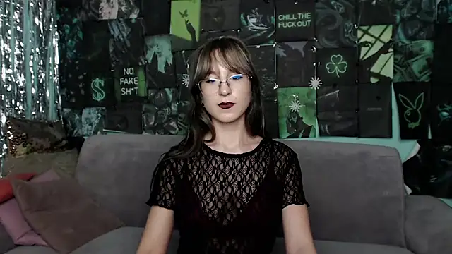 AlishaKellyi online show from 11/28/25, 10:04