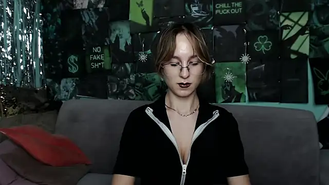 AlishaKellyi online show from 11/17/25, 05:50