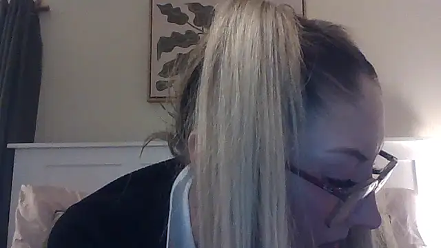 Snapshot of assstrogirl chatting on 11/09/25, 05:22 assstrogirl online show from 11/09/25, 05:22