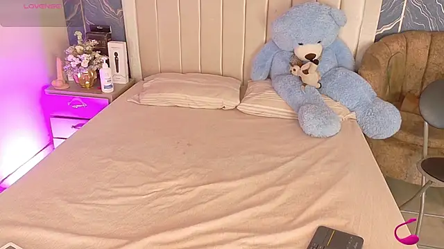 iam nicolle online show from 11/20/25, 12:39