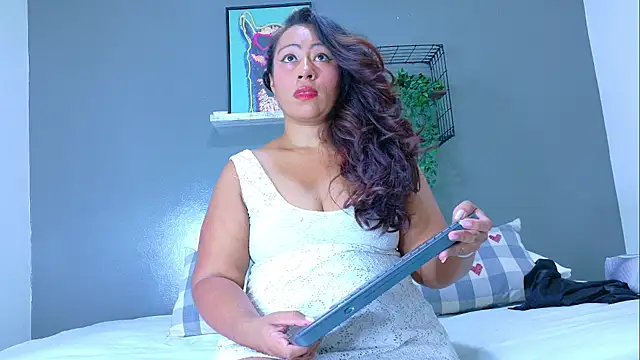 SeleneGibson   online show from 04/24/26, 07:27