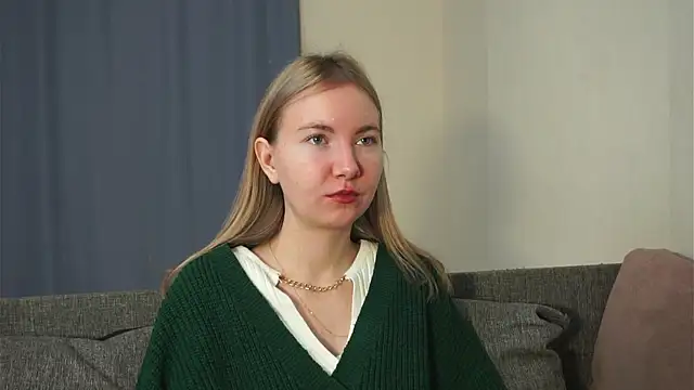 Snapshot of CathyHeximer chatting on 12/22/25, 08:58 CathyHeximer online show from 12/22/25, 08:58