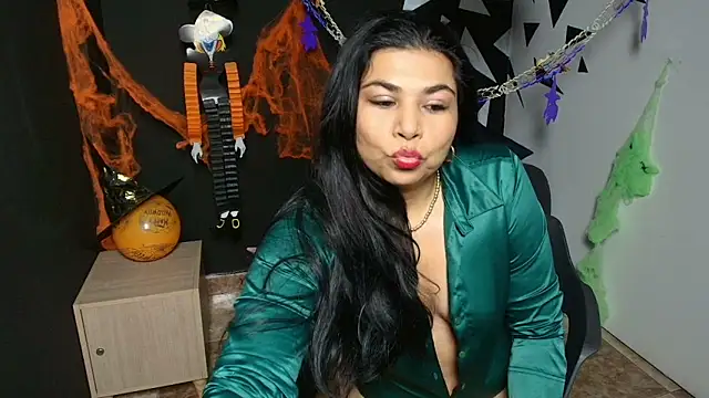 Snapshot of SashaCox_ chatting on 10/23/25, 11:42 SashaCox online show from 10/23/25, 11:42