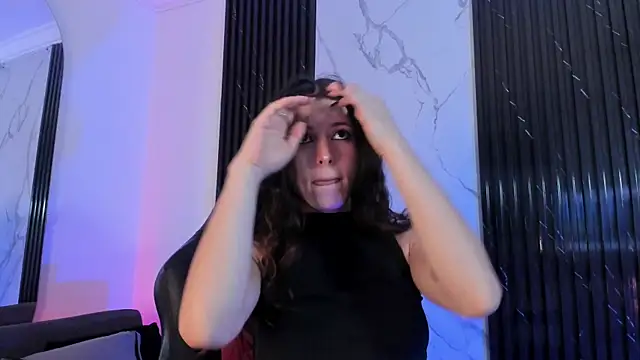 LolaMustaine  online show from 11/07/25, 09:41