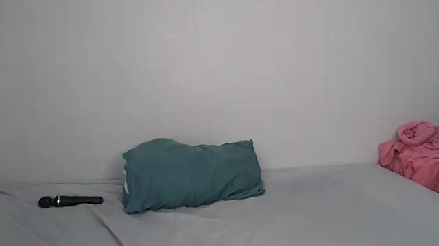 Snapshot of Sweet-PetiteX chatting on 12/16/25, 06:06 Sweet-PetiteX online show from 12/16/25, 06:06