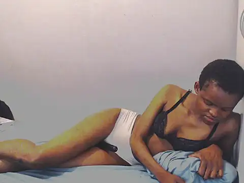 Snapshot of Sweet-PetiteX chatting on 10/27/25, 11:16 Sweet-PetiteX online show from 10/27/25, 11:16