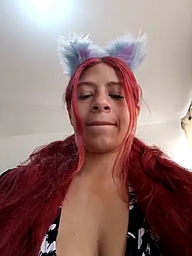 Snapshot of Lunatemptress4 chatting on 12/18/25, 01:48 Lunatemptress4 online show from 12/18/25, 01:48