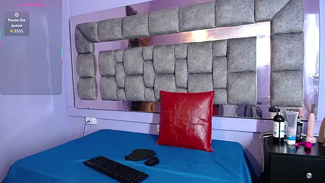 Gigi Scott  online show from 10/25/25, 03:17