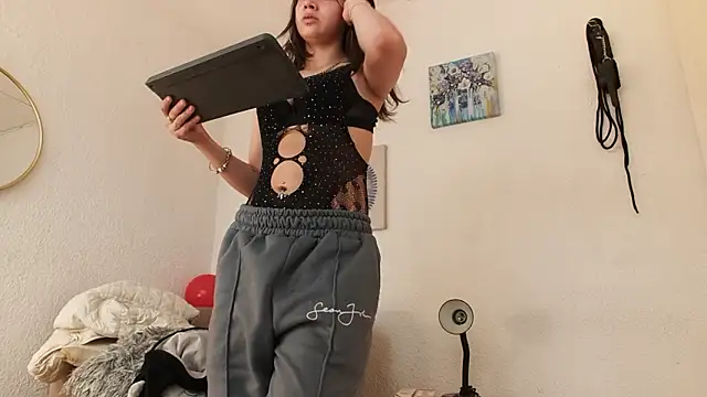 CarolineAikos online show from 02/06/26, 01:40