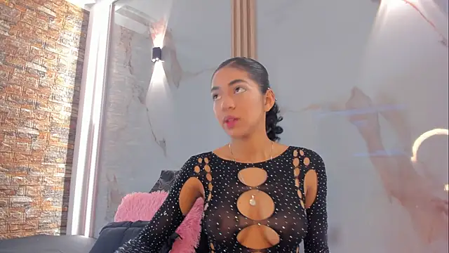 Victoria Dubois  online show from 11/07/25, 12:10