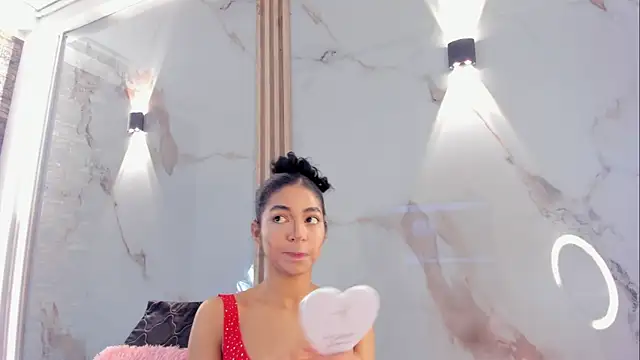 Victoria Dubois  online show from 11/03/25, 12:09