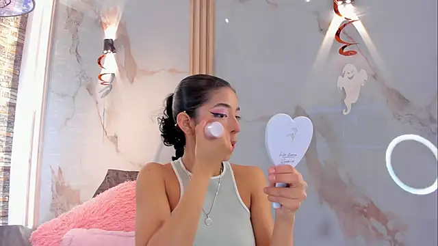 Victoria Dubois  online show from 11/01/25, 12:21