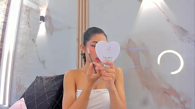 Victoria Dubois  online show from 11/06/25, 12:09