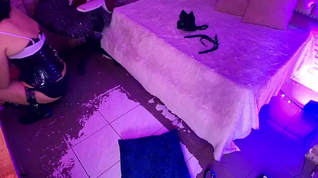 Roxanne Han online show from 03/18/26, 12:19