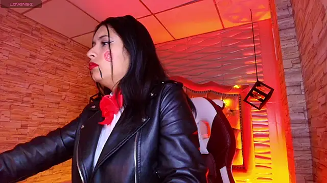 Roxanne Han online show from 10/31/25, 06:26