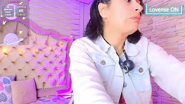 Roxanne Han online show from 12/14/25, 12:11