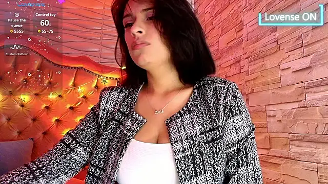 Snapshot of Roxanne_Han chatting on 01/07/26, 11:48 Roxanne Han online show from 01/07/26, 11:48