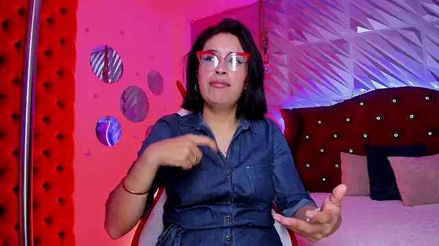Roxanne Han online show from 05/11/26, 12:17