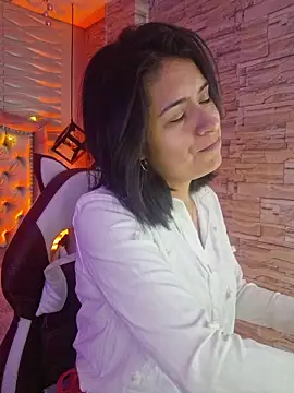 Snapshot of Roxanne_Han chatting on 02/08/26, 12:03 Roxanne Han online show from 02/08/26, 12:03