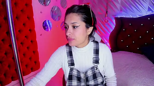 Roxanne Han online show from 06/10/26, 12:17