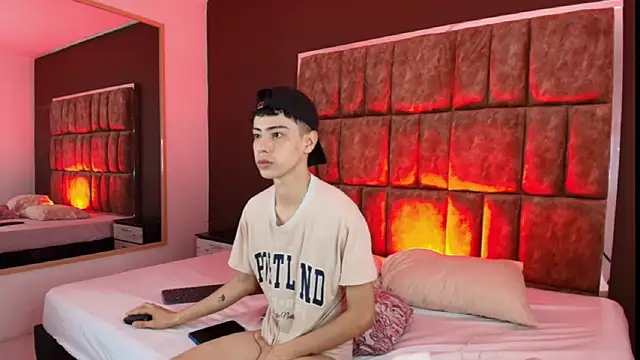 Sebastian Reed online show from 11/04/25, 04:27