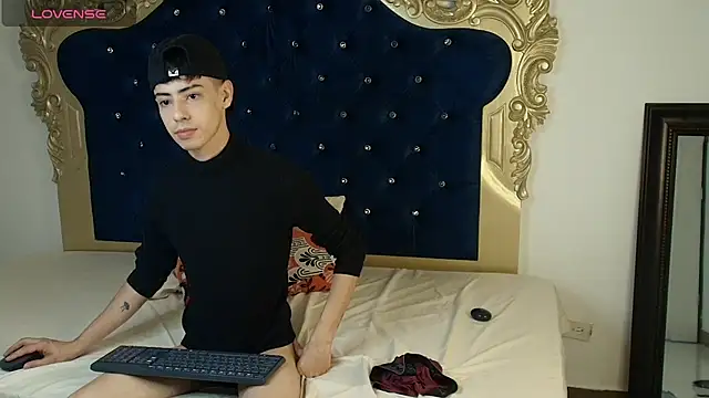 Sebastian Reed online show from 10/29/25, 04:22