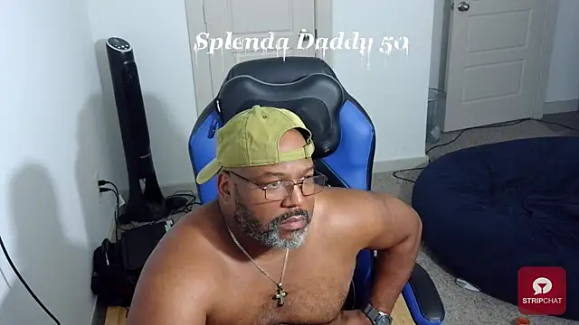 Snapshot of SplendaDaddy50 chatting on 10/25/25, 11:20 SplendaDaddy50 online show from 10/25/25, 11:20