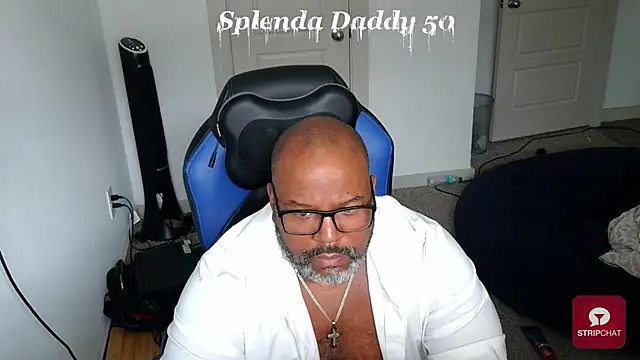 Snapshot of SplendaDaddy50 chatting on 10/26/25, 04:07 SplendaDaddy50 online show from 10/26/25, 04:07