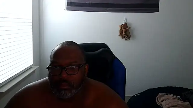 Snapshot of SplendaDaddy50 chatting on 07/01/26, 02:39 SplendaDaddy50 online show from 07/01/26, 02:39