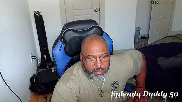 Snapshot of SplendaDaddy50 chatting on 10/27/25, 03:57 SplendaDaddy50 online show from 10/27/25, 03:57