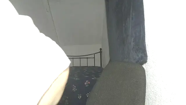 Snapshot of Aromaloveqq chatting on 11/26/25, 03:12 Aromaloveqq online show from 11/26/25, 03:12