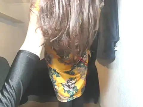 Snapshot of Aromaloveqq chatting on 11/14/25, 01:59 Aromaloveqq online show from 11/14/25, 01:59