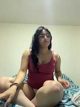 Snapshot of Sophiahilt0n_ chatting on 10/29/25, 12:48 Sophiahilt0n  online show from 10/29/25, 12:48