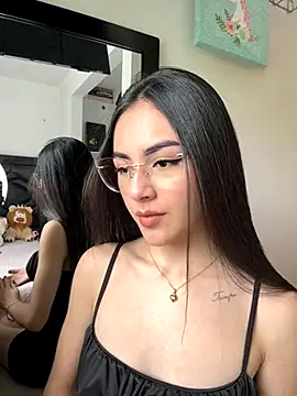 IslaCole online show from 10/25/25, 06:41