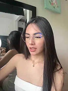 IslaCole online show from 10/30/25, 07:33