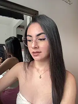 IslaCole online show from 02/02/26, 09:25