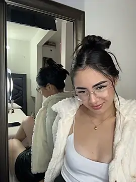 IslaCole online show from 02/18/26, 01:58