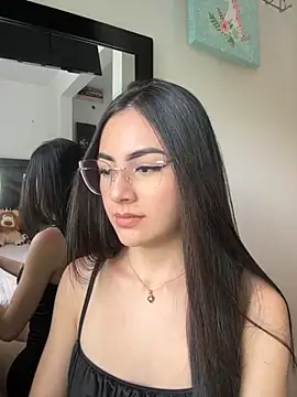 IslaCole online show from 11/05/25, 08:23